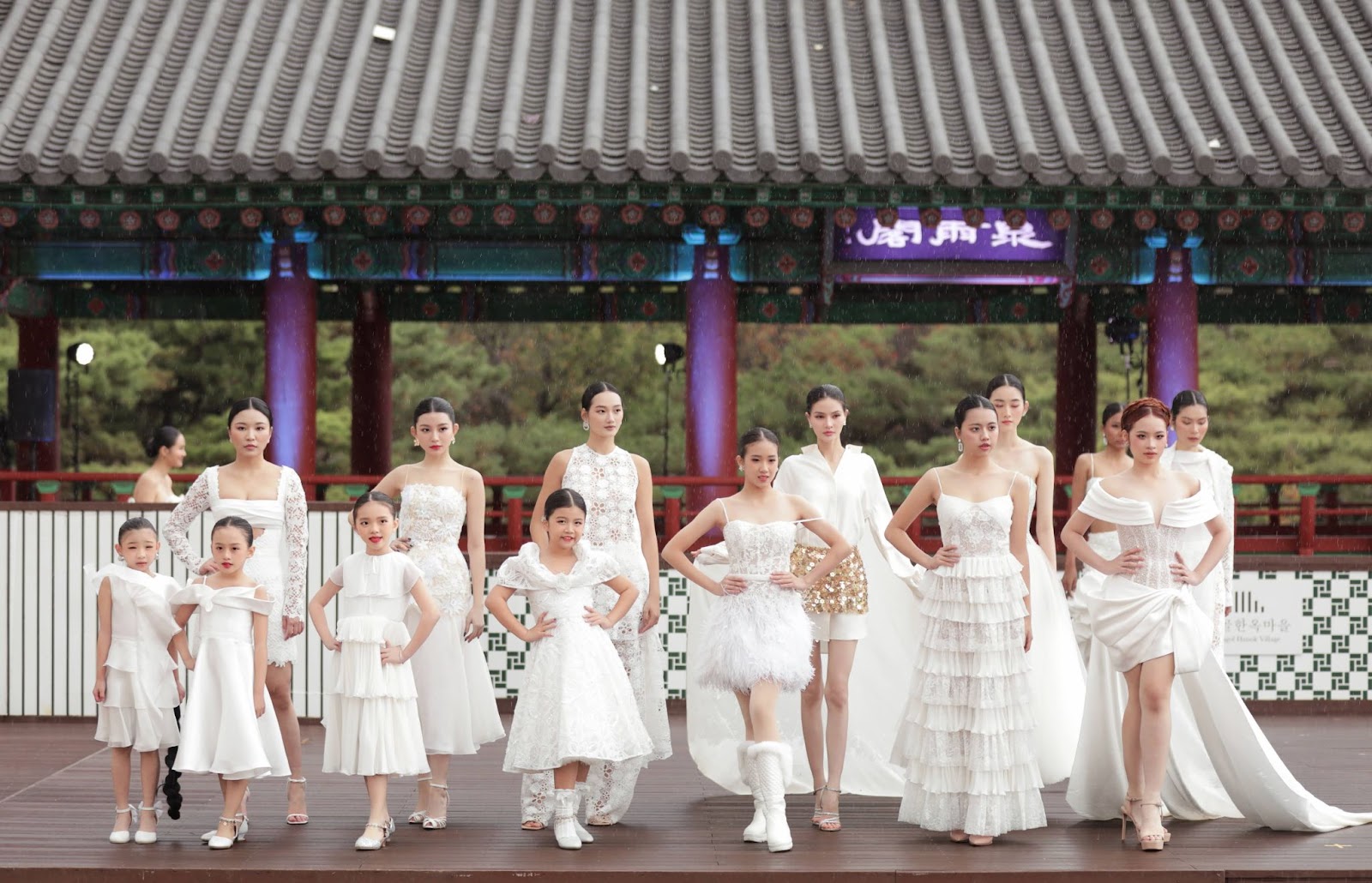 View - Cindy Minnie hội ngộ dàn mẫu Việt đình đám tại Asian Kids Fashion Week