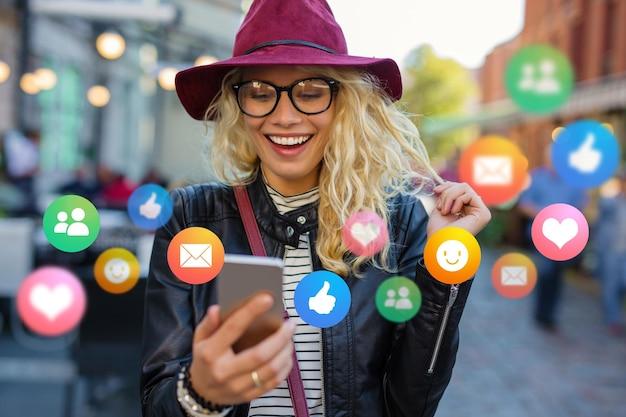 Cum poți monetiza activitatea de psiholog pe social media