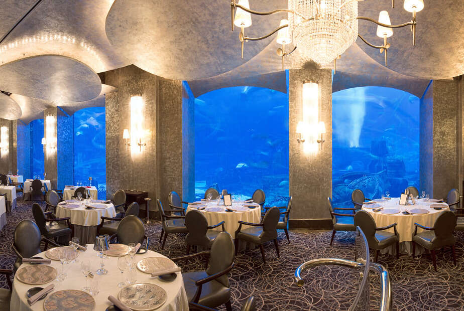 Underwater fine dining restaurant in Dubai