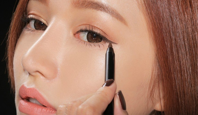 Bút kẻ mắt eyeliner là gì?