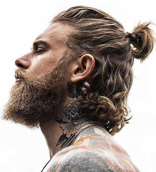 Picture of a man wearing the viking hairstyles