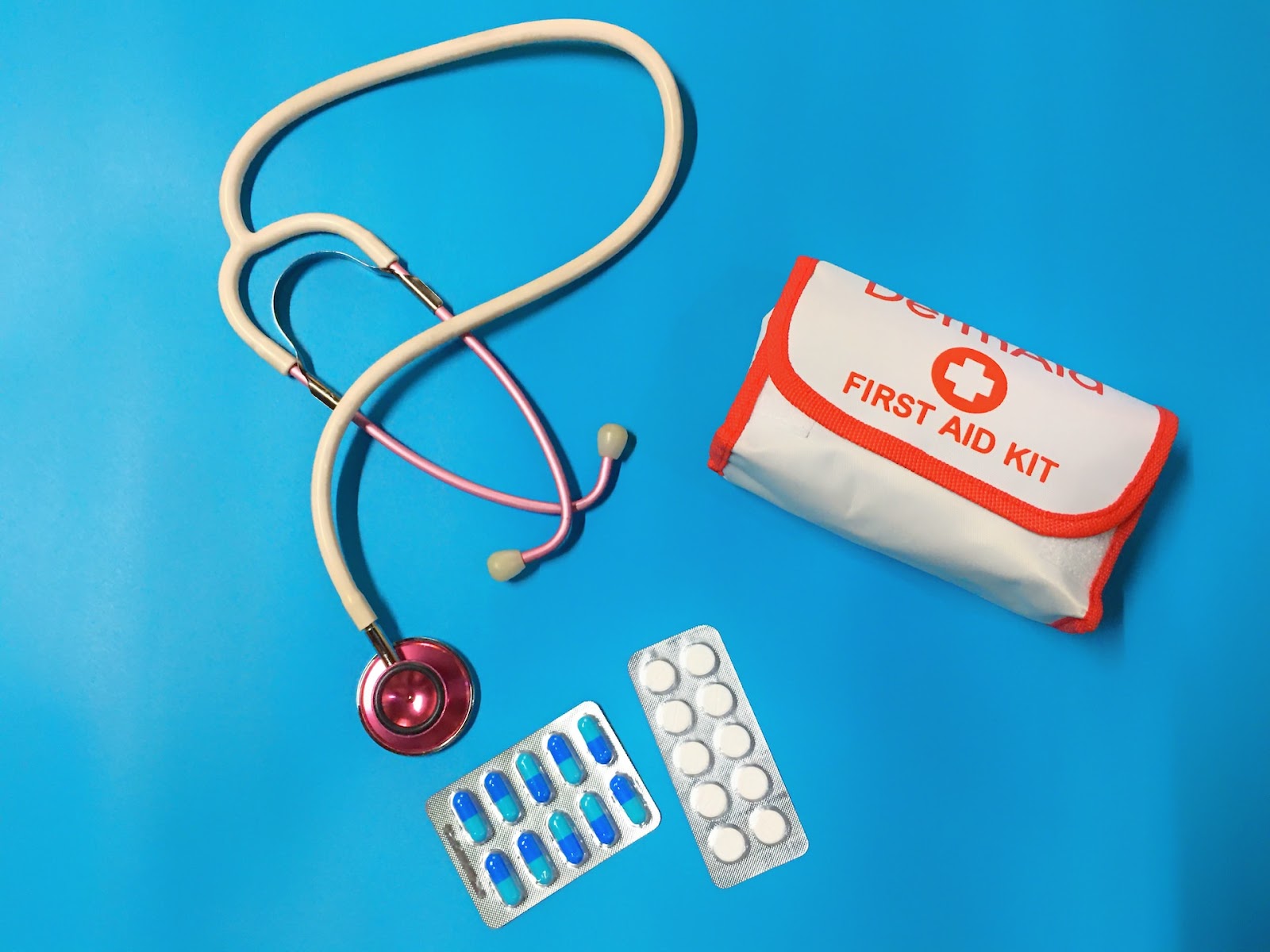 first-aid kit - Minstrel Court