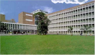 2. All India Institute of Medical Sciences (AIIMS)