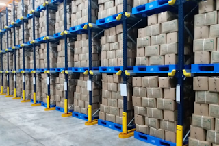 Durability of Plastic pallets, stacked with heavy load of goods