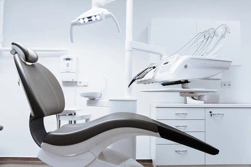 Patient's chair and dentist's equipment