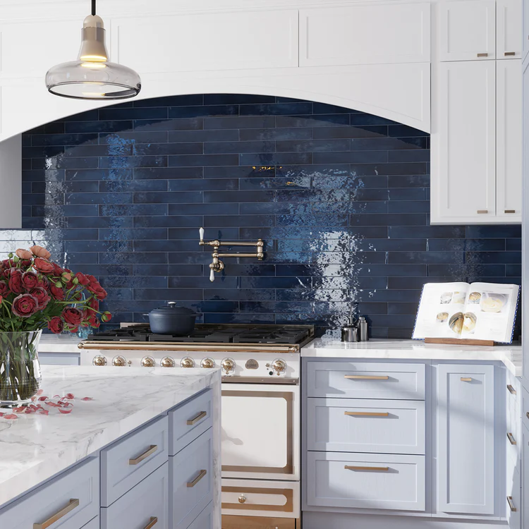  Using Dark Backsplash Tiles in a Light Kitchen