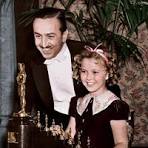 1939: Walt Disney receives Special Oscar for "Snow White and ...