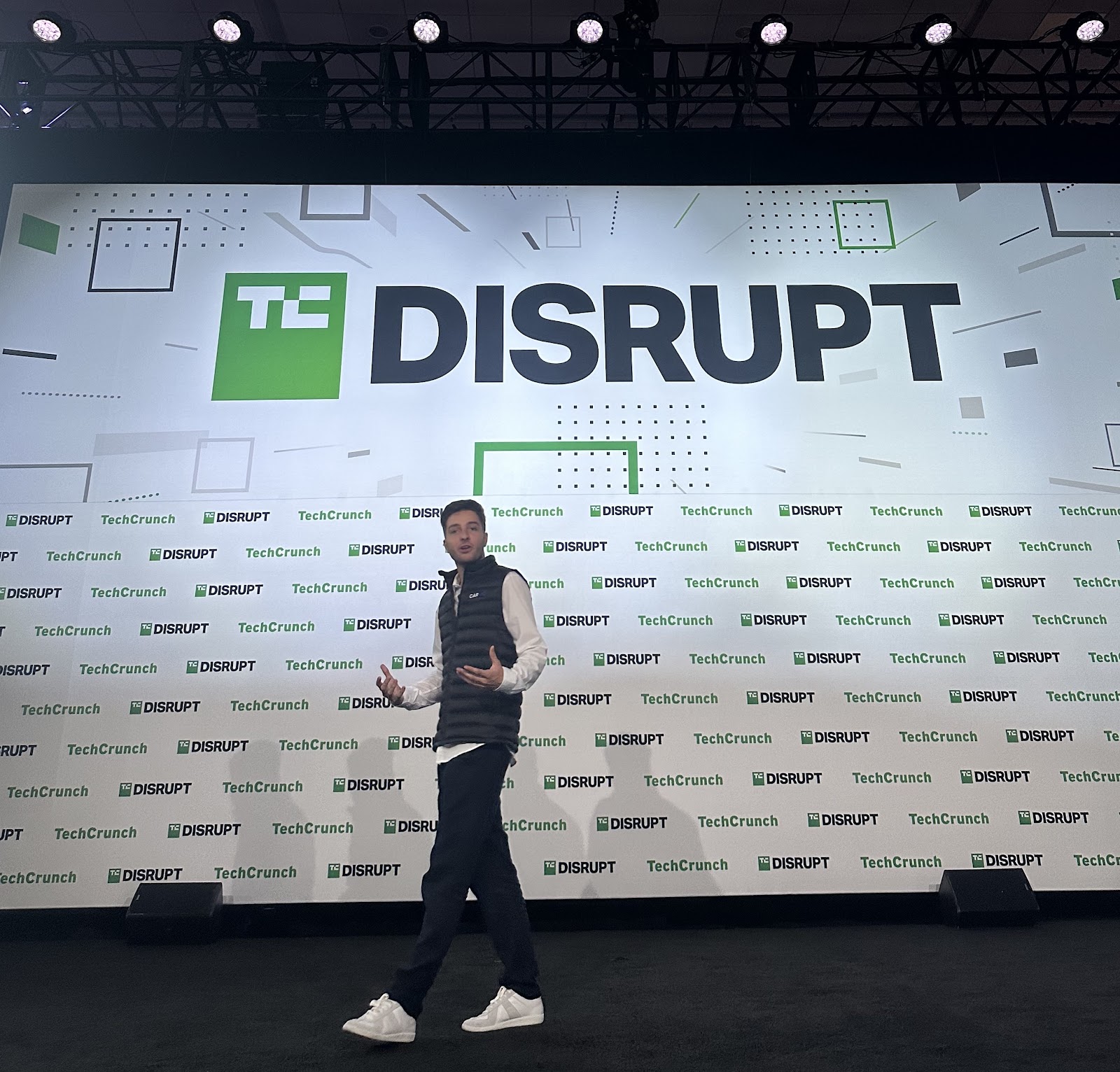 Carviz CEO Côme Pinczon du Sel on stage pitching Carviz at the 2023 TechCrunch Disrupt Conference as part of Startup Battlefield 200