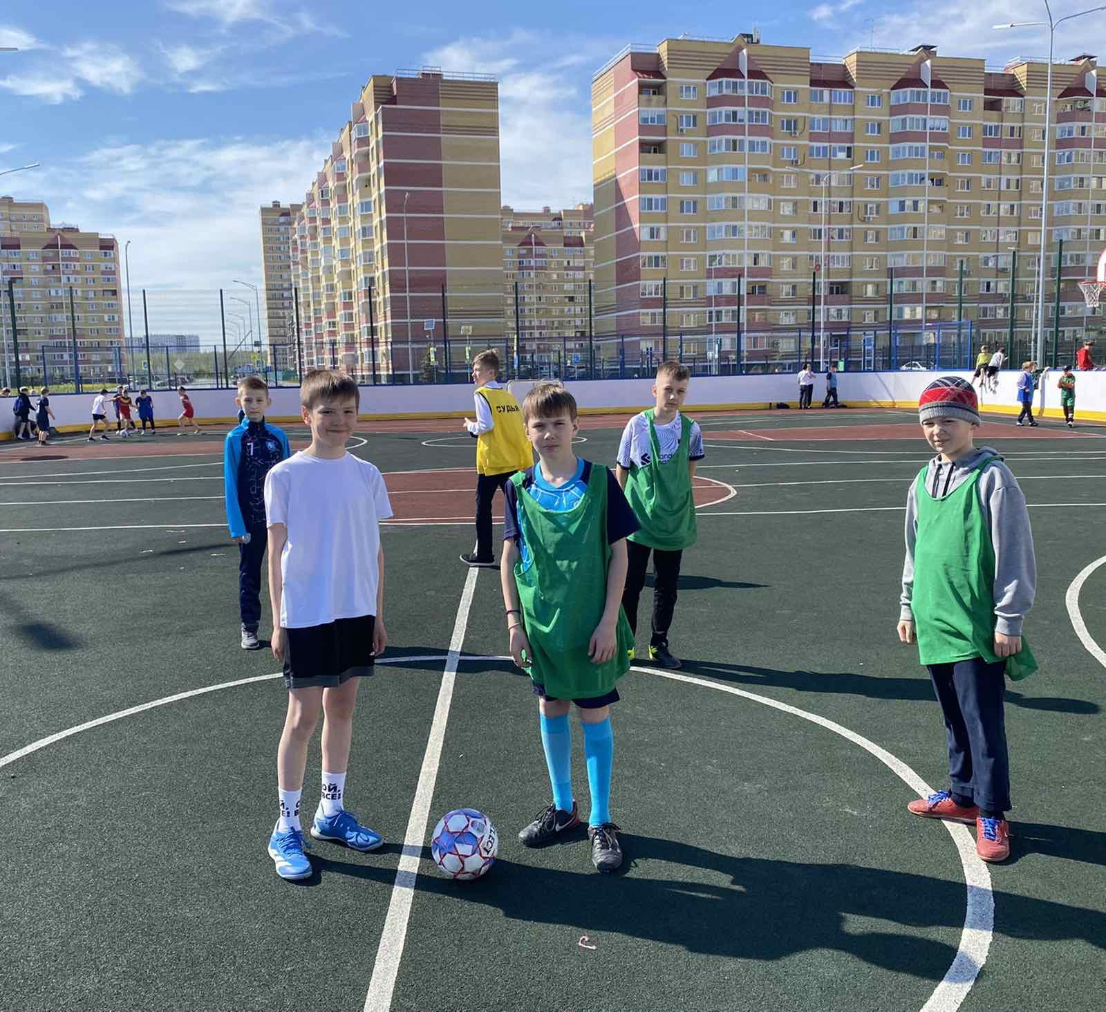 Соревнования по футболу в гимназии!