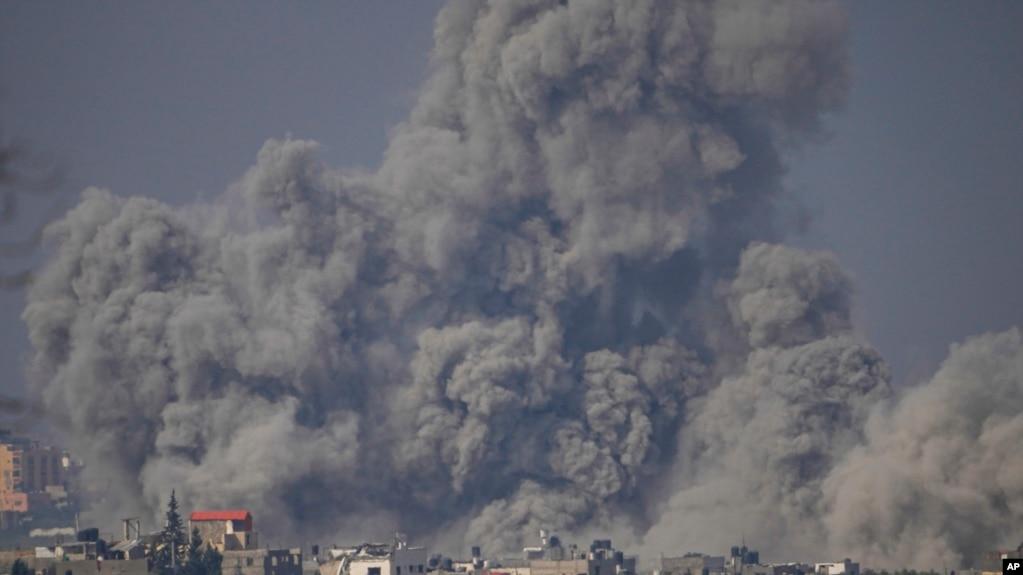 Israel ném bom Gaza bằng nhiều cuộc không kích.