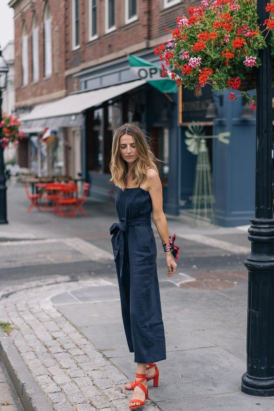A jumpsuit outfit gives you a classy look 