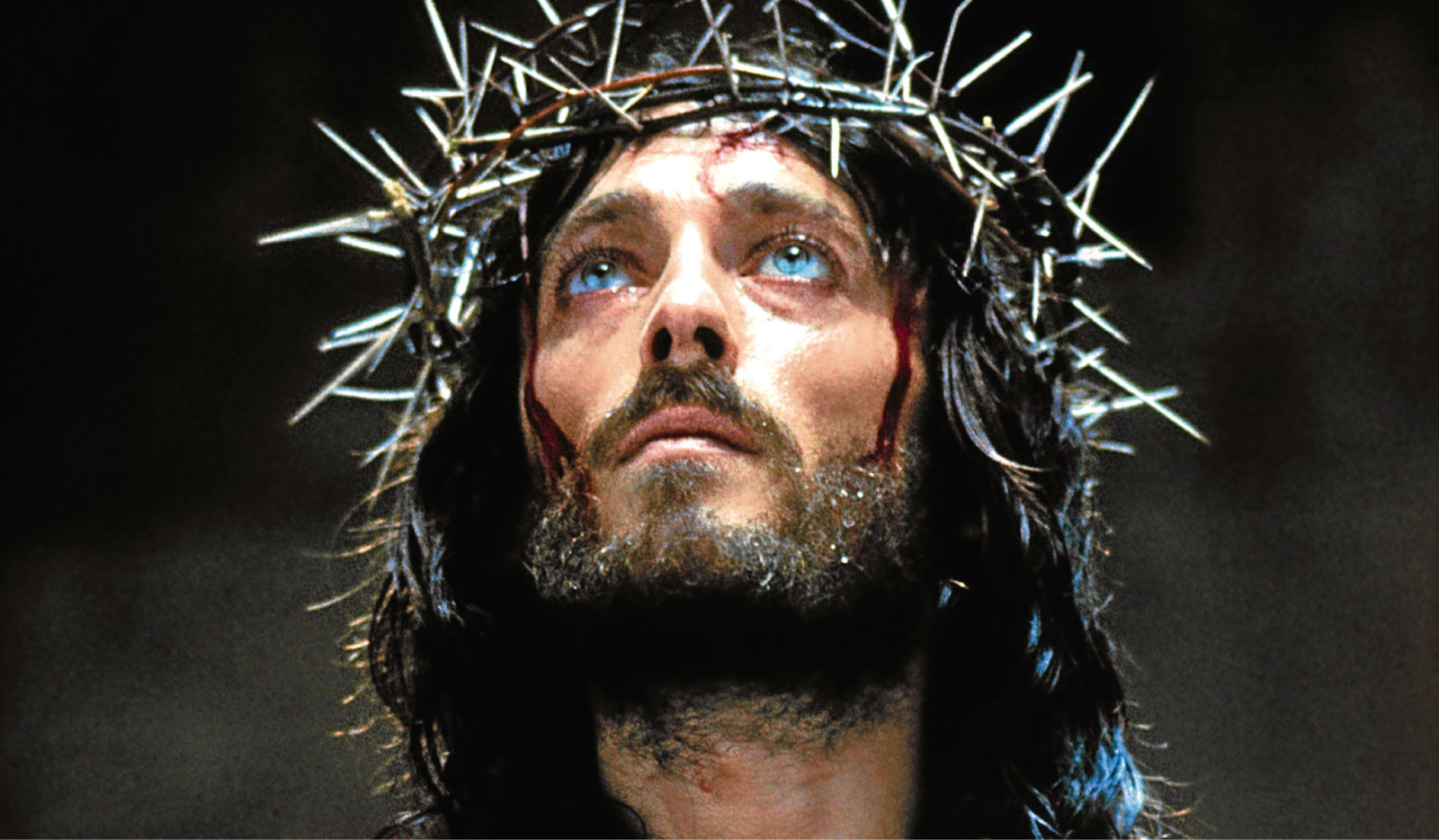 Jesús con una corona de espinas en la cabeza, interpretado por Robert Powell en Jesús de Nazareth