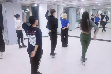 Tripadvisor |  Experiencia de aprendizaje de ídolos de K-Pop, ¡Cantando + Bailando + Mukbang!  proporcionado por SG Entertainment |  Seúl, Corea del Sur