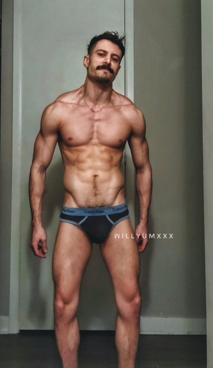 william miguel posing for a iphone selfie while wearing navy calvin klein underwear
