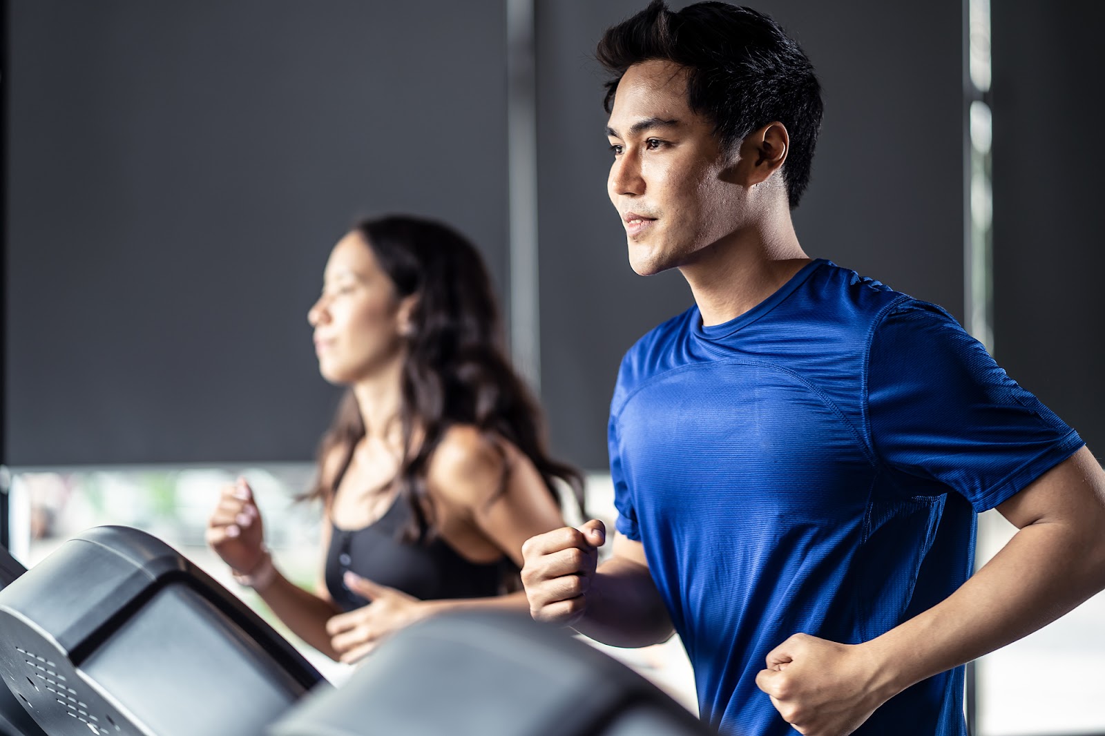 Thường xuyên luyện tập thể thao và kiểm soát tốt cân nặng sẽ giúp hạn chế nguy cơ nhiễm mỡ ở gan