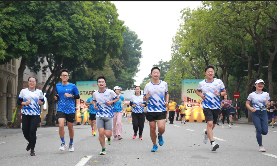 A group of people running on a street

Description automatically generated