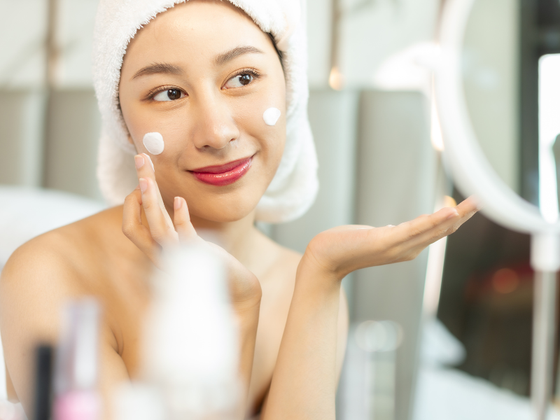 Tác dụng của collagen trong các sản phẩm skincare sẽ giúp làm chậm quá trình lão hóa một cách hiệu quả.