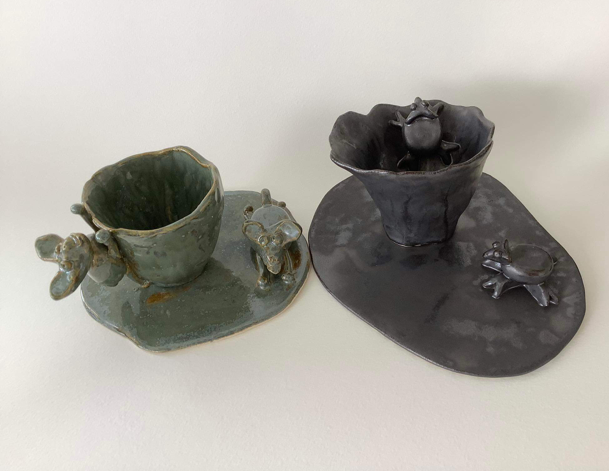 Une image contenant objets en céramique, vase, céramique, poterie
Description générée automatiquement