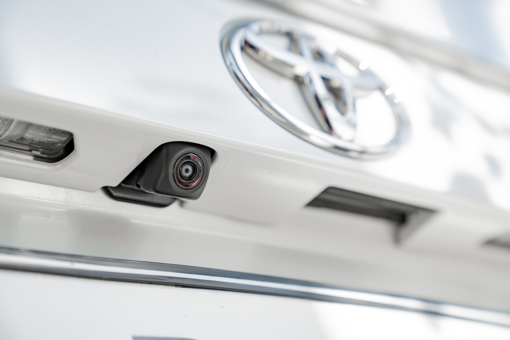 Mengenal Fitur dan Pemilihan Kamera Mundur Toyota Rush 2023