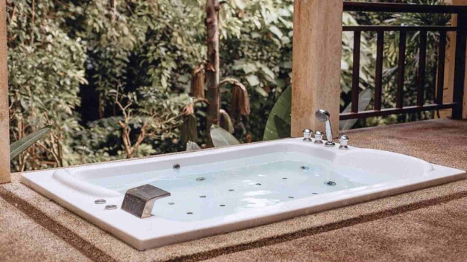 Square hot tubs