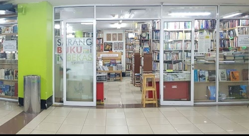 5 Pilihan Tempat Thrifting Buku Terlengkap di Jakarta 2024 - Sarang Buku Bekas