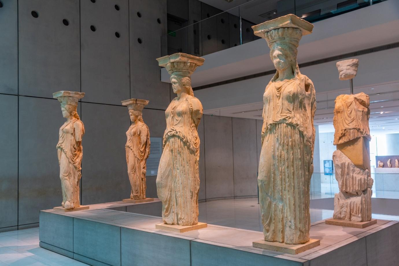 Statues of statues in a museum

Description automatically generated