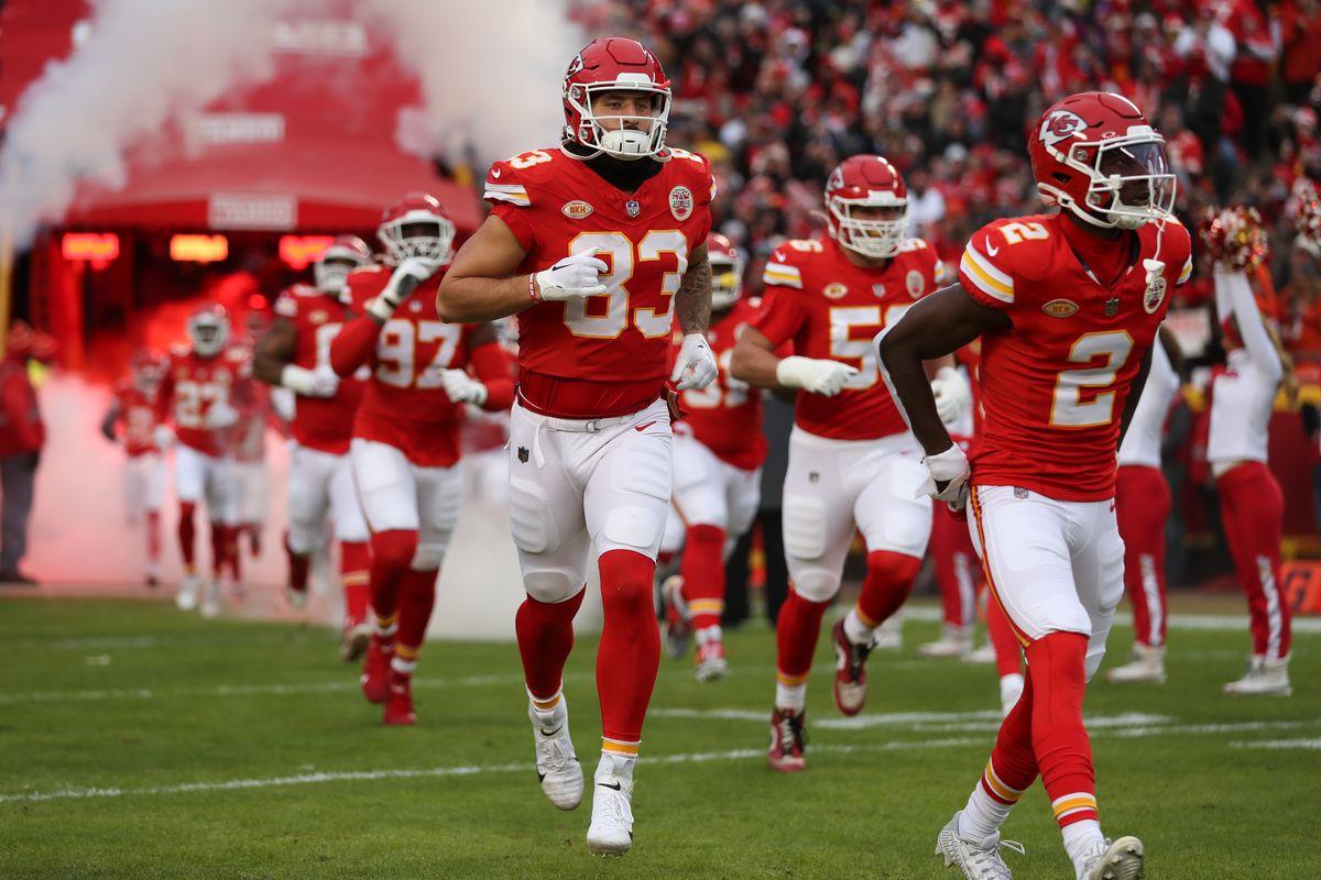 Tight End Noah Gray (83), Cornerback Joshua Williams (2), and the rest of the Chiefs make their way onto the field (Photo by Scott Winters/Icon Sportswire via Getty Images)