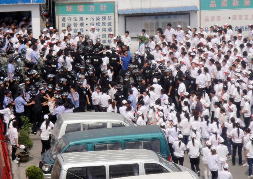 Đứng lên vì sinh tồn, người lao động Trung Quốc biểu tình nhiều gấp đôi năm trước
