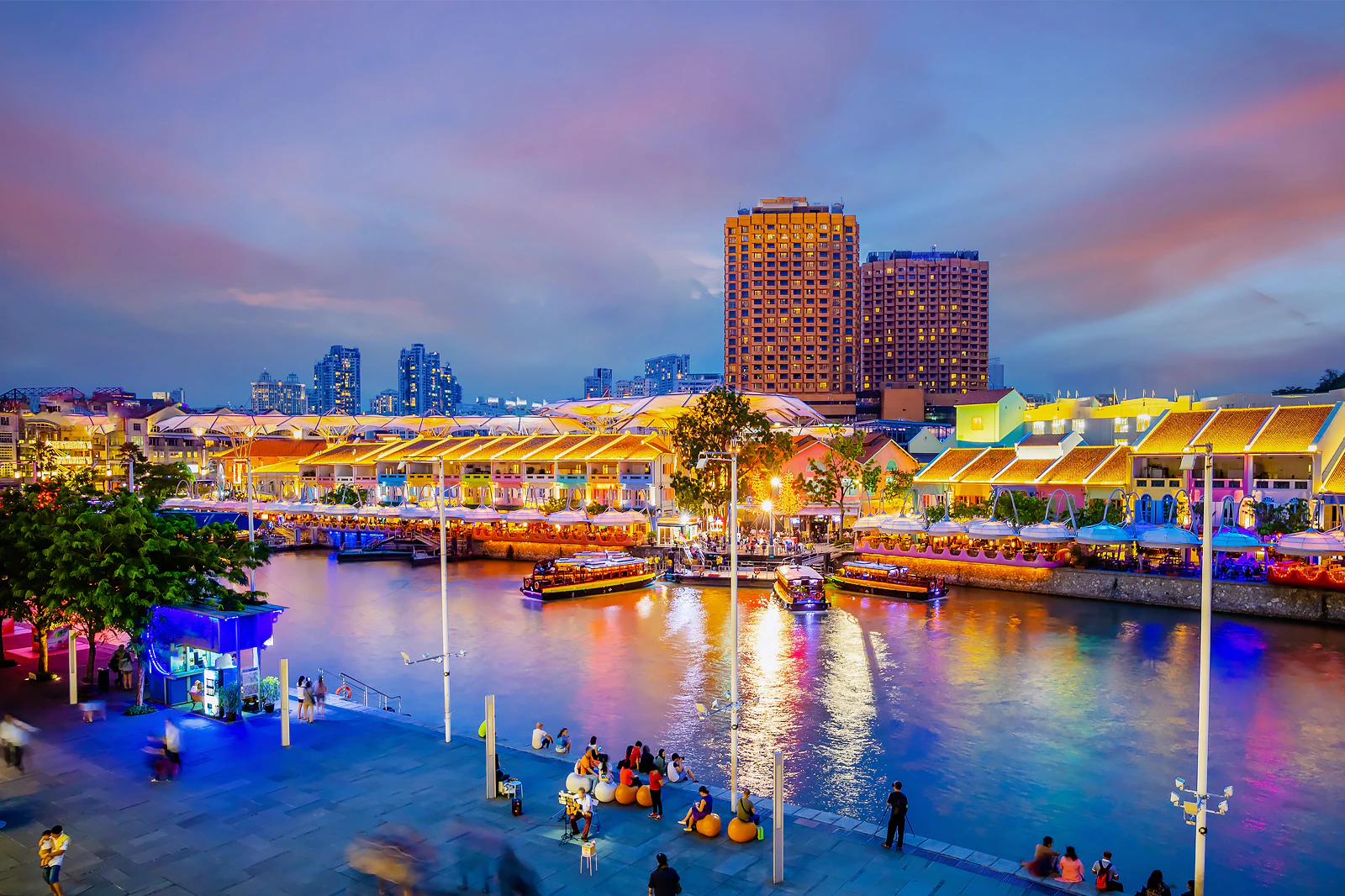 Con đường Clarke Quay tấp nập