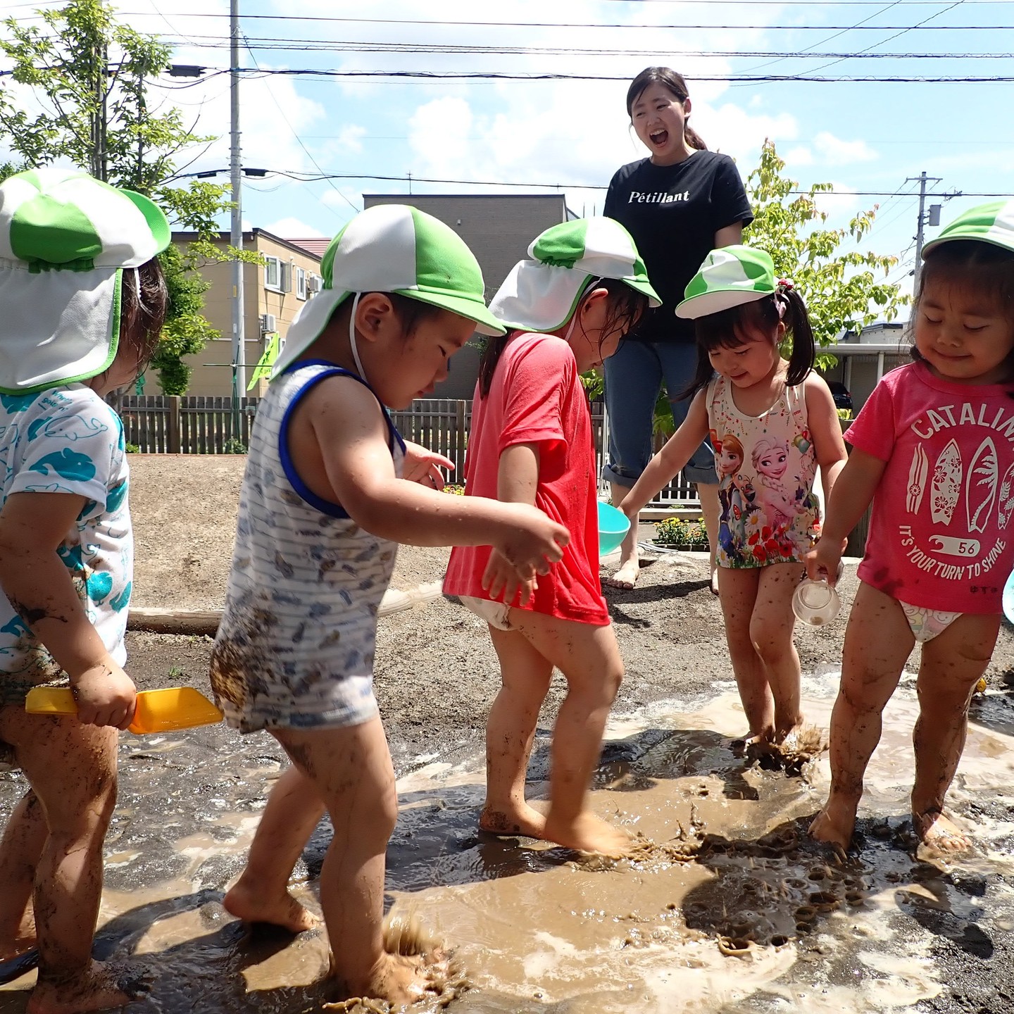 1、好奇心旺盛の1歳児に！思う存分自由に泥遊び