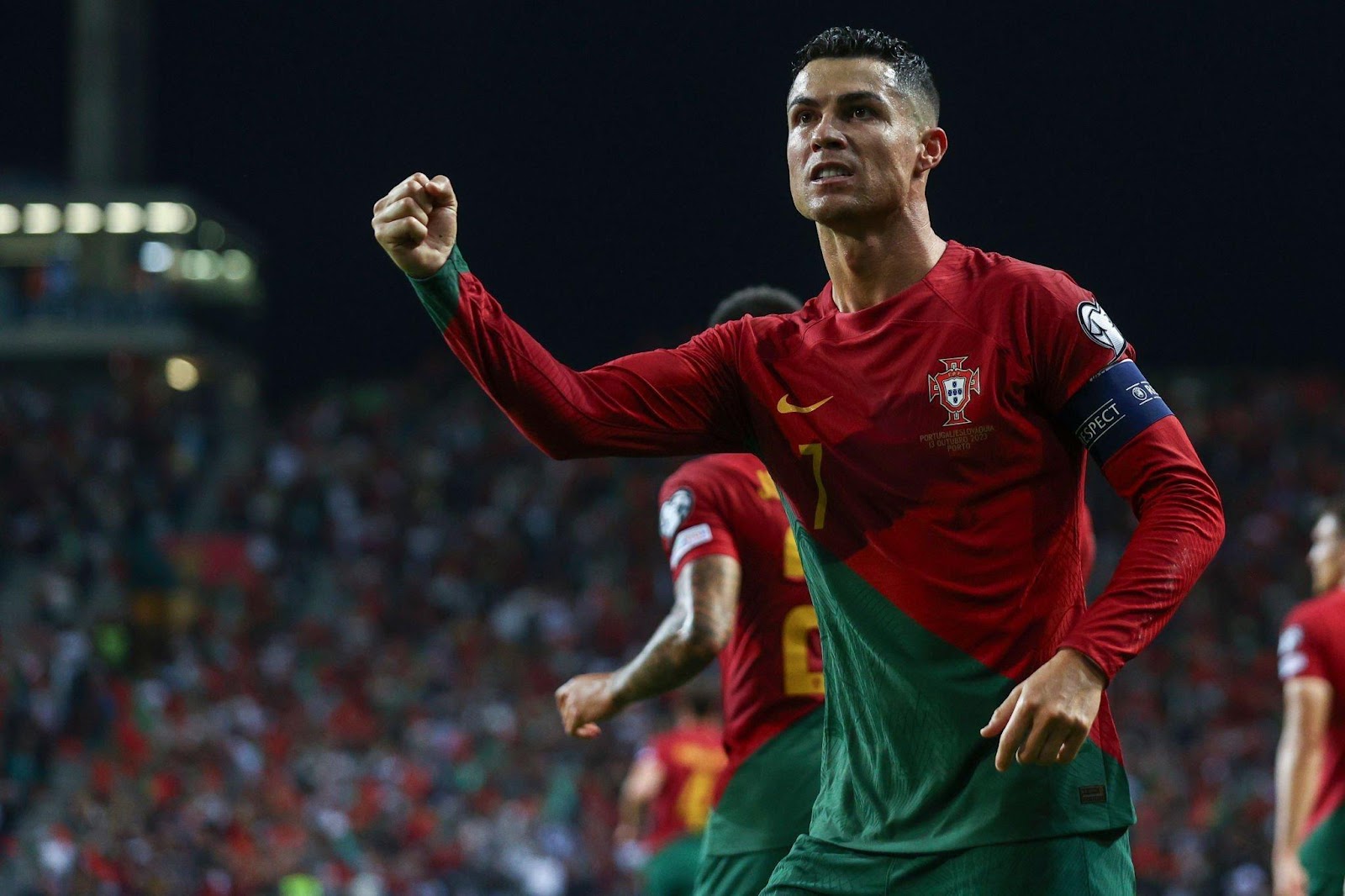 Gánh Bồ Đào Nha đi Euro 2024, Ronaldo chiếm luôn ngôi vị độc nhất lịch sử