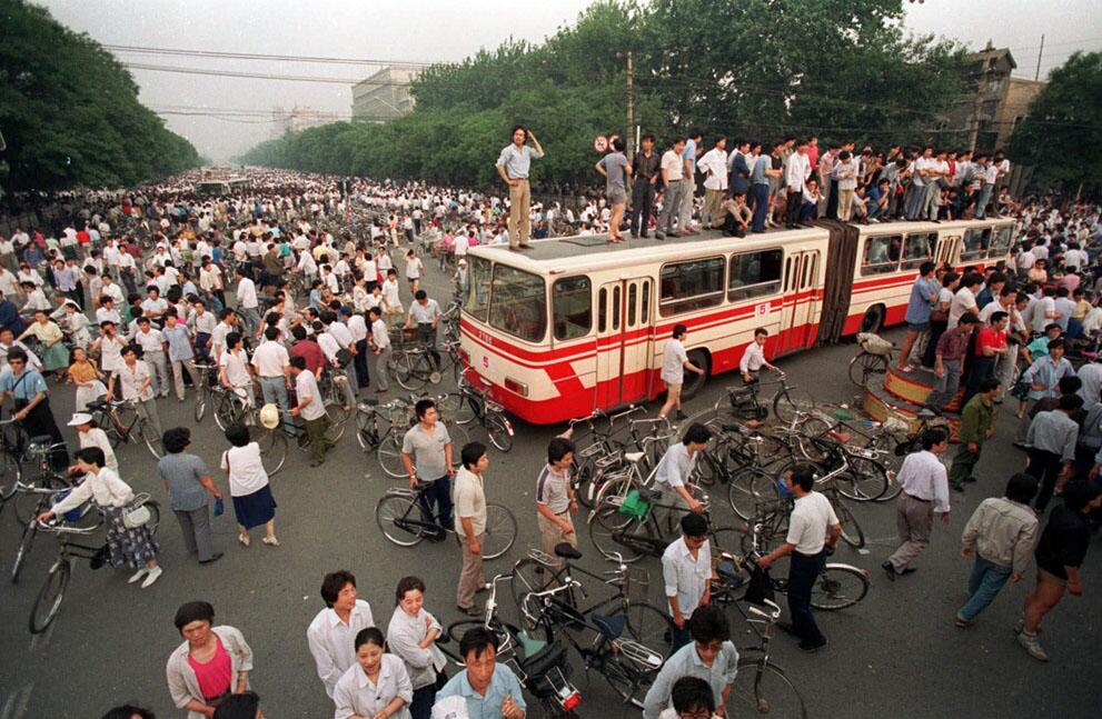 C:\Users\Wolf  Creek\Desktop\六四当年照片\1989-6-3 临晨的北京街头.jpg