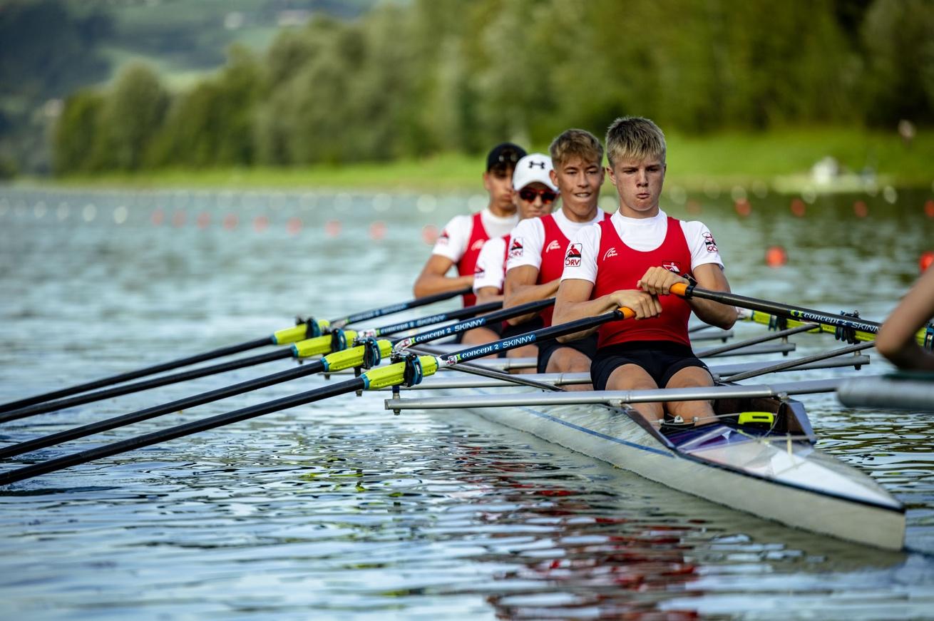 Ein Bild, das Sport, rudern, draußen, Person enthält.

Automatisch generierte Beschreibung