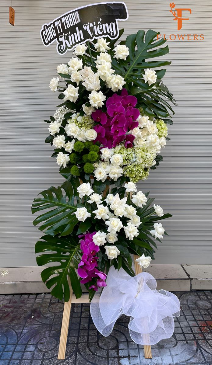 Chọn hoa chia buồn tại Shop hoa tươi quận 7 F Flowers