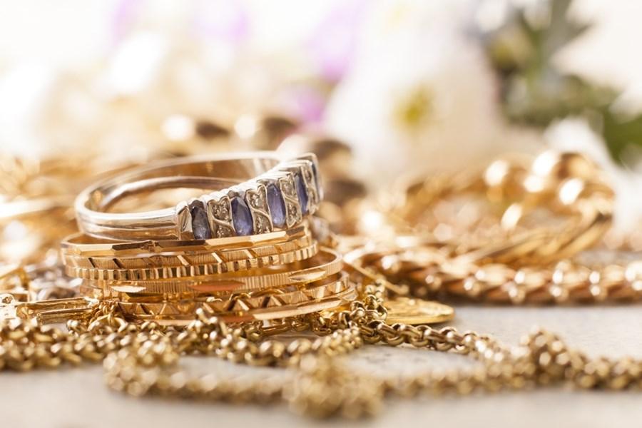 Caixa faz leilão online de joias de ouro, diamante e outros materiais;  lances partem de R$ 61