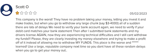 A negative Public.com review from someone who had trouble withdrawing money from their online account. 