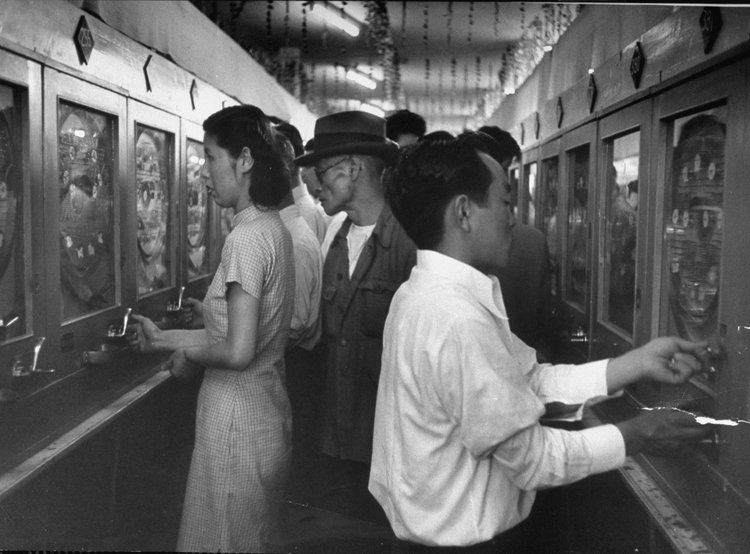 a pachinko parlor in the 1910s