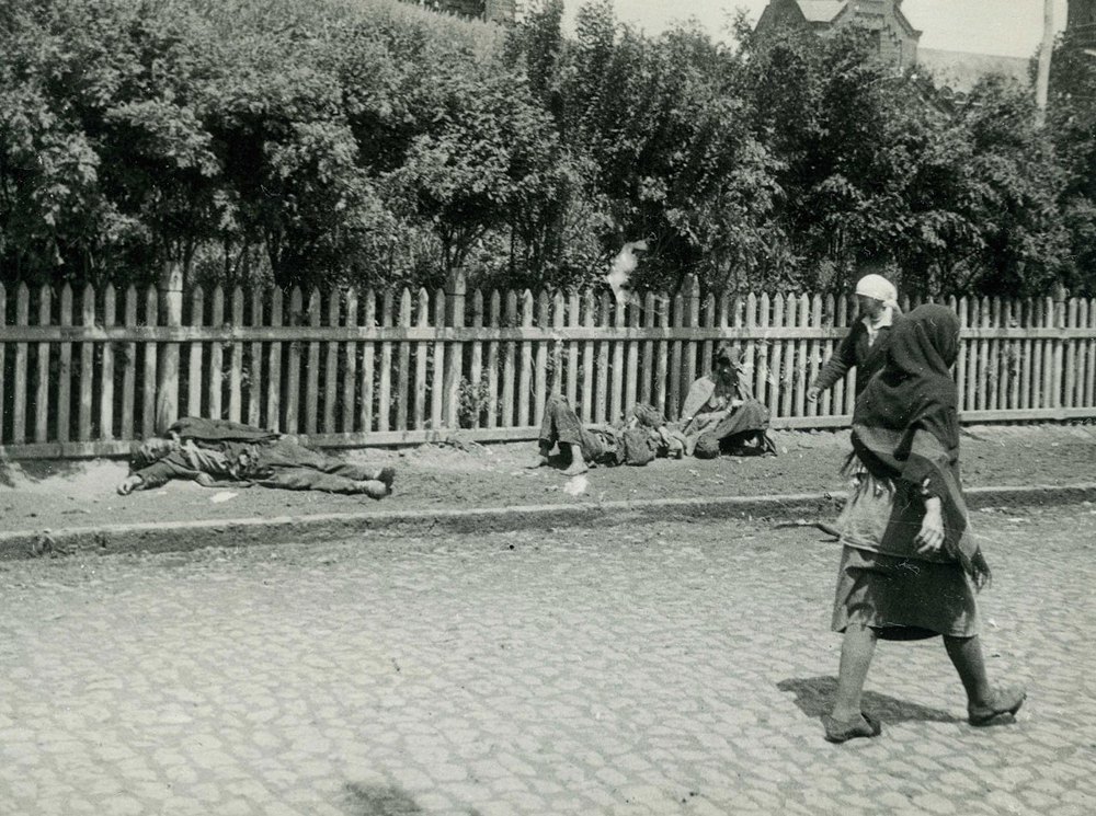 Жертви Голодомору на вулицях Харкова.