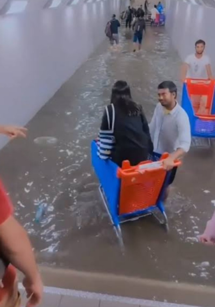 Shopping carts amidst dubai floods
