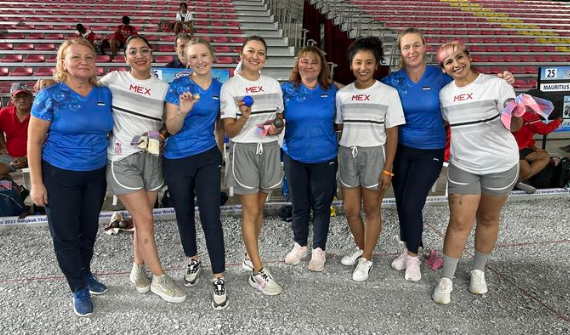 A group of women posing for a photo

Description automatically generated