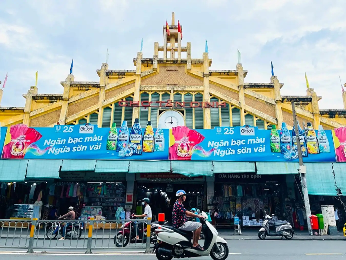 Top 8 largest accessories market in Saigon