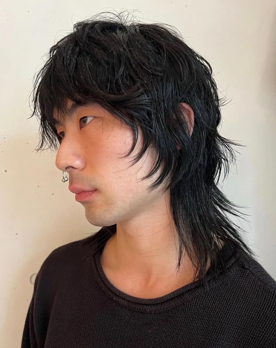 Picture of a guy rocking the shaggy mullet