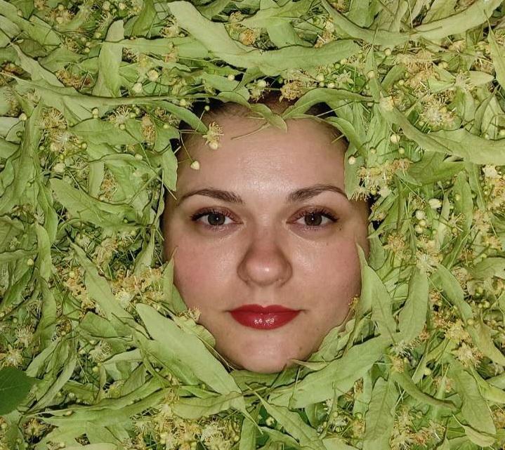 Портрет Тетяни Шанойло посеред липового цвіту. Фото надала героїня