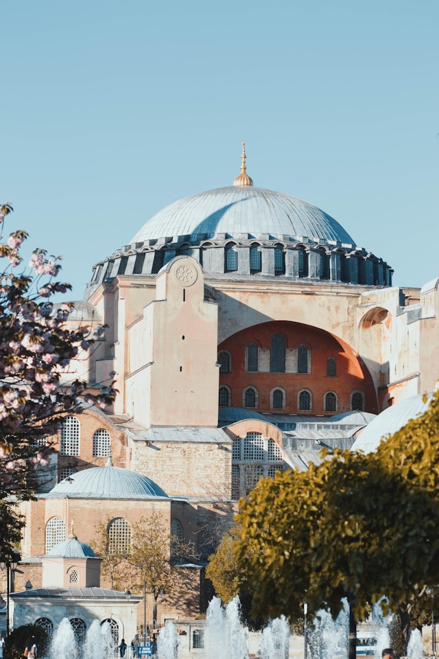 Dome held up by pedentives were essential elements in Byzantine architecture