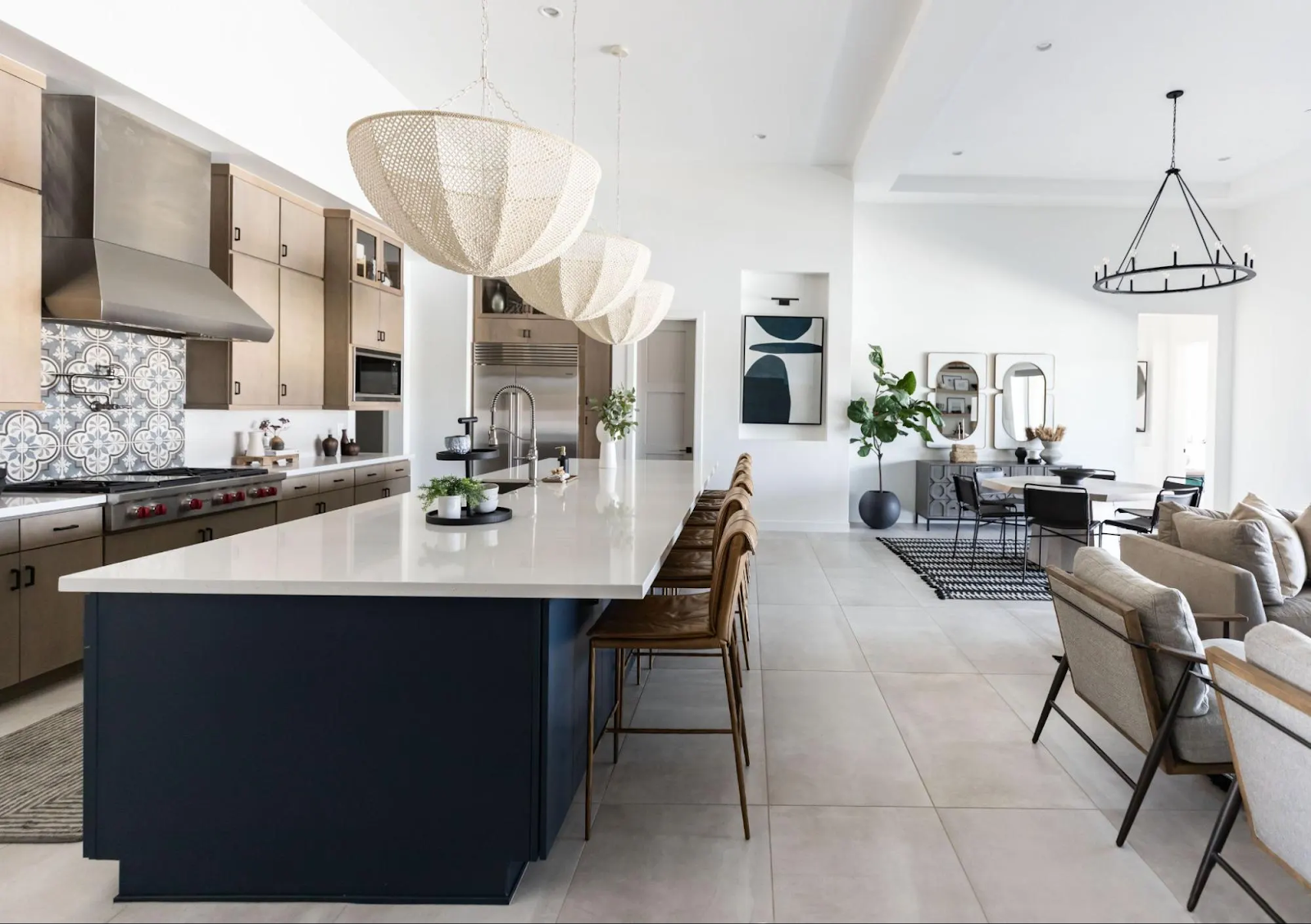 The open kitchen design creates an airy and flexible space that is convenient for family entertainment and communication (Source: Collected)