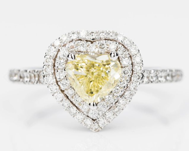 captivating yellow diamond at its center