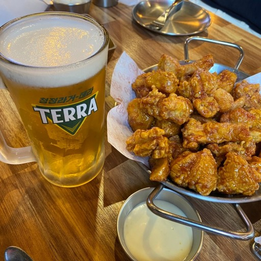 韓国ビール＋チキン=チメク。じゃあ韓国ビール＋ピザ＝〇〇〇？