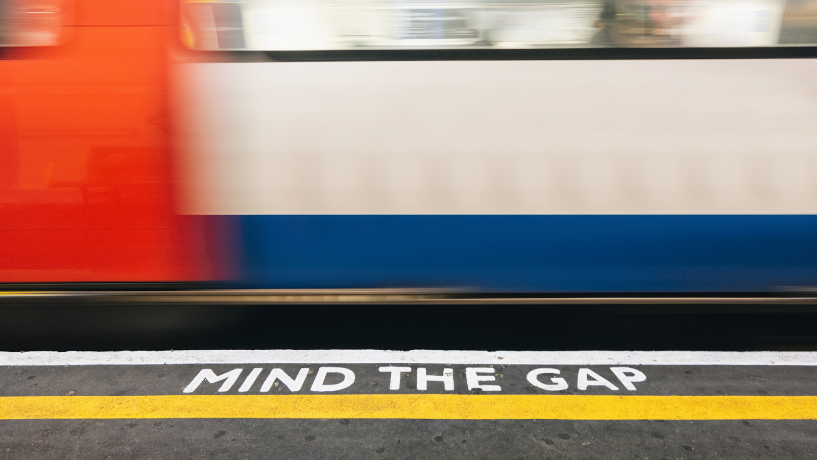 mind the gap tube sign