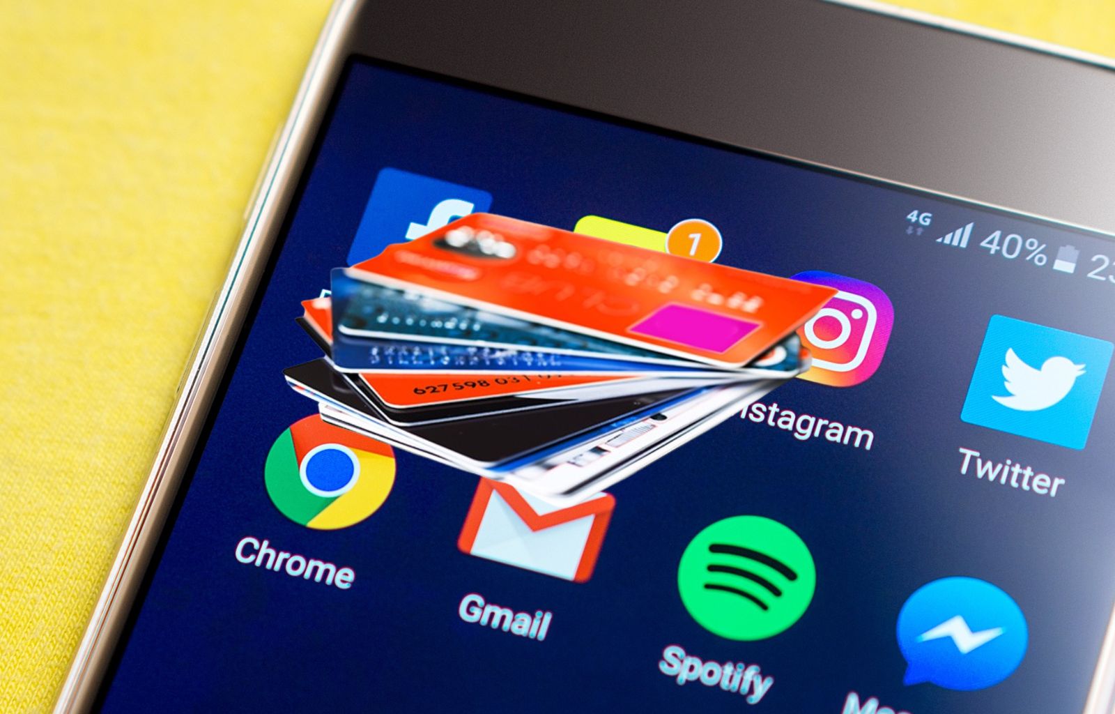 ¿Cómo quitar la tarjeta de crédito del móvil?