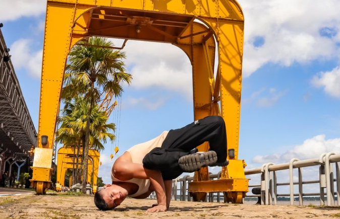 B-boy Leony, do Pará, foi o único representante brasileiro no breaking do Olympic Qualifier Series (Foto: Reprodução / Instagram)